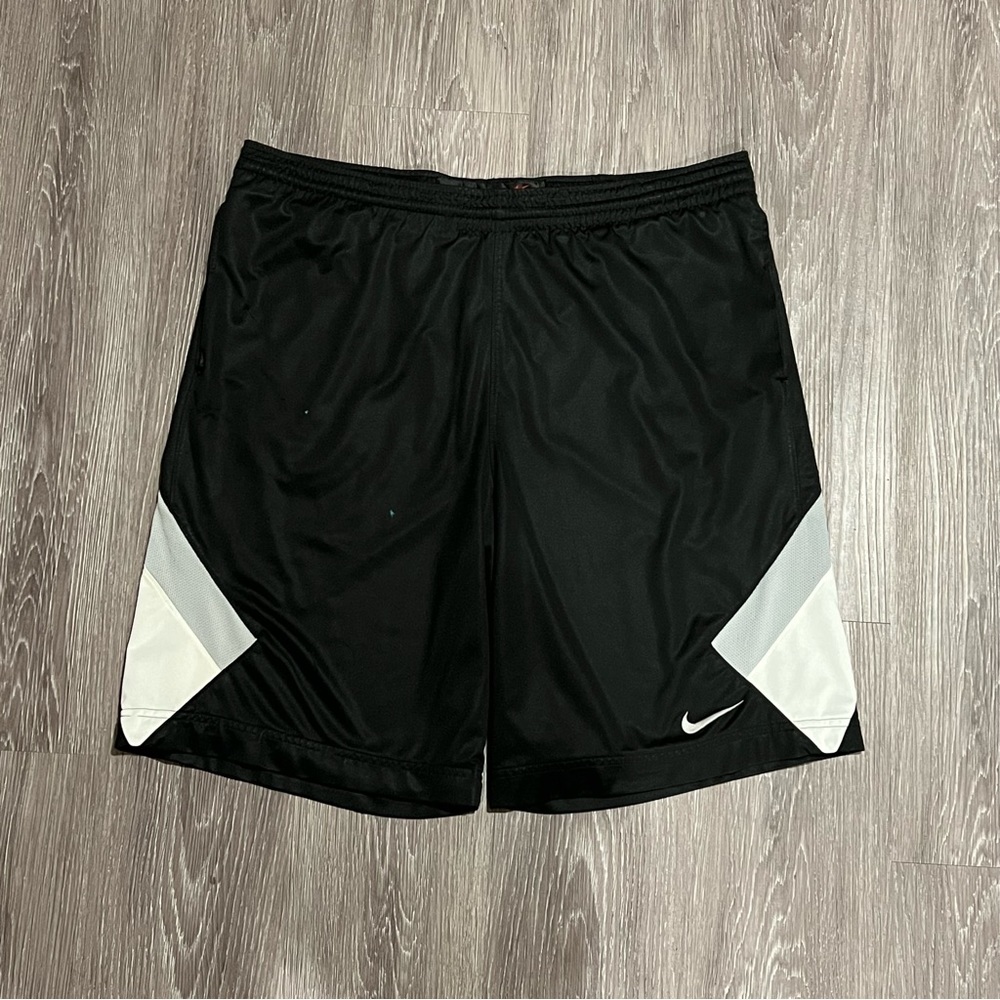 Nike - Men’s Basketball Shorts - L